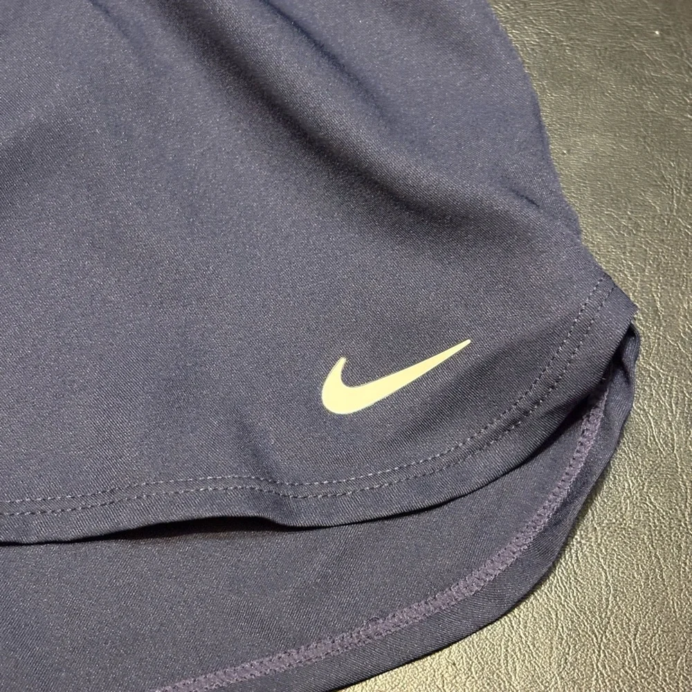 Nike Women’s Dark Navy Swim Shorts size Medium NWT - Picture 2 of 13